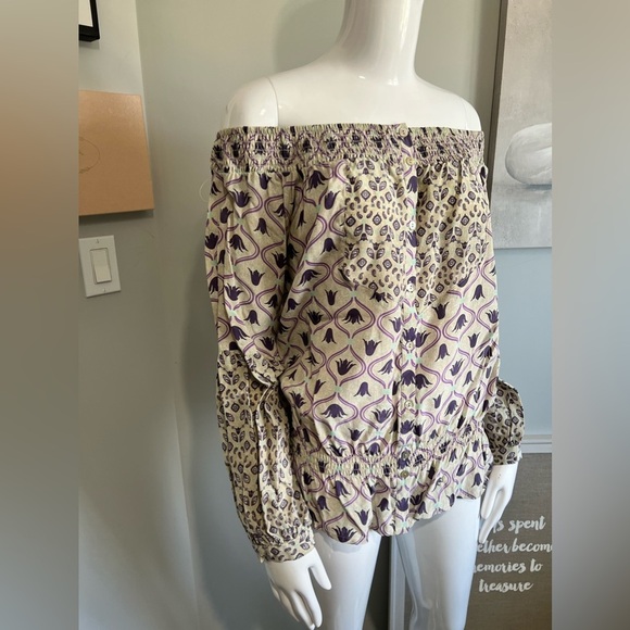 Guess off the shoulder Blouse Medium - Picture 6 of 6